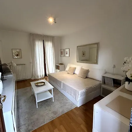 Private Garden Seaview * בורדיגרה