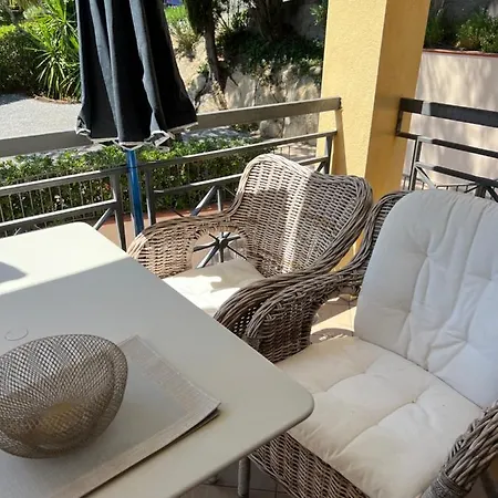 Private Garden Seaview *